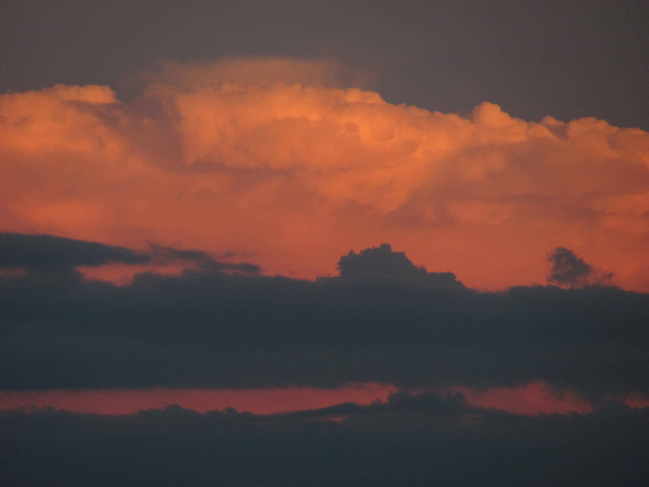 夕暮れ時の雲の無料写真