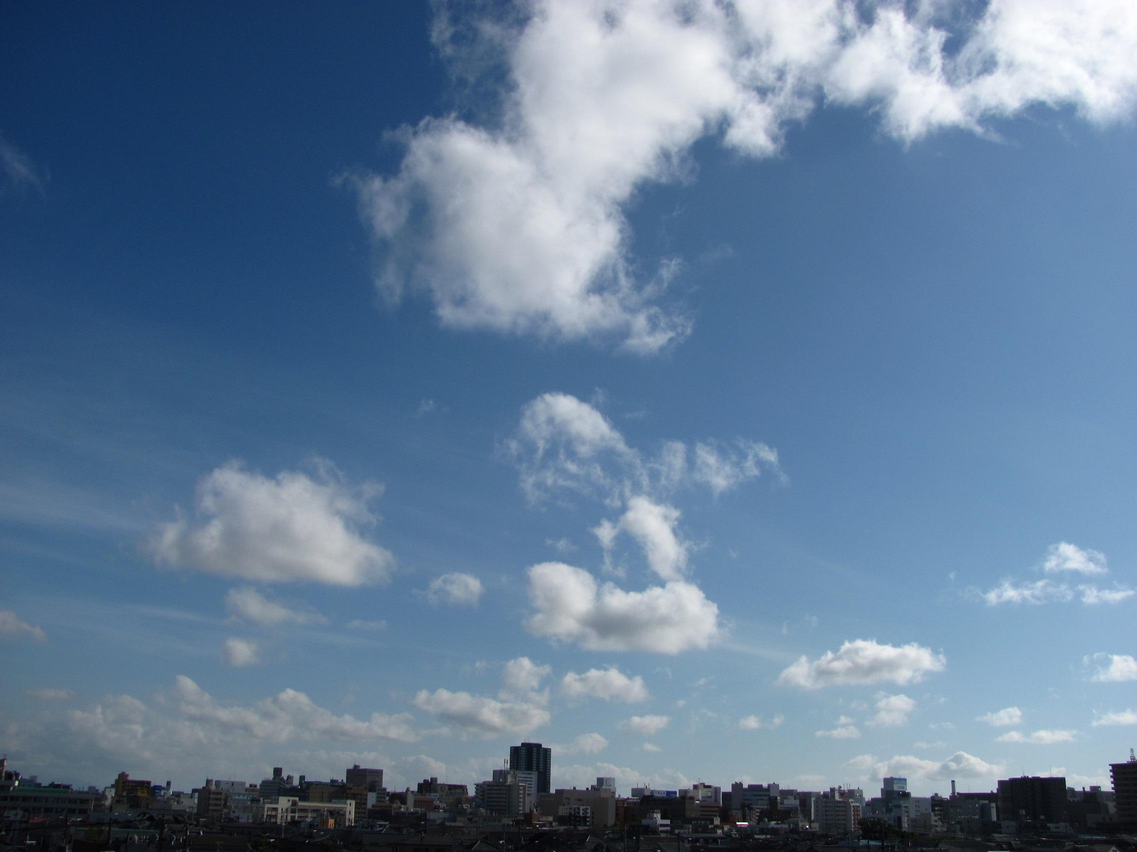 新潟の街と空の無料写真